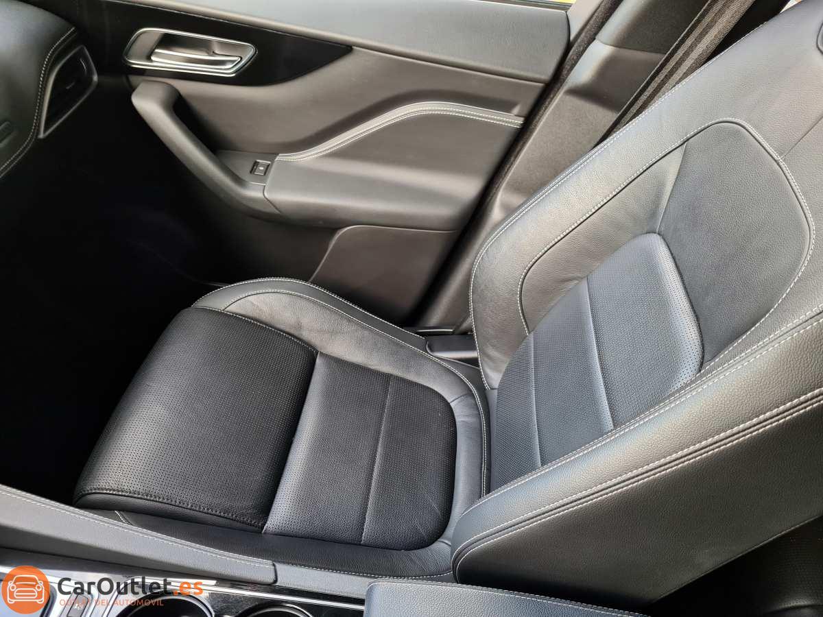 20 - Jaguar F-Pace 2016 - AUTO