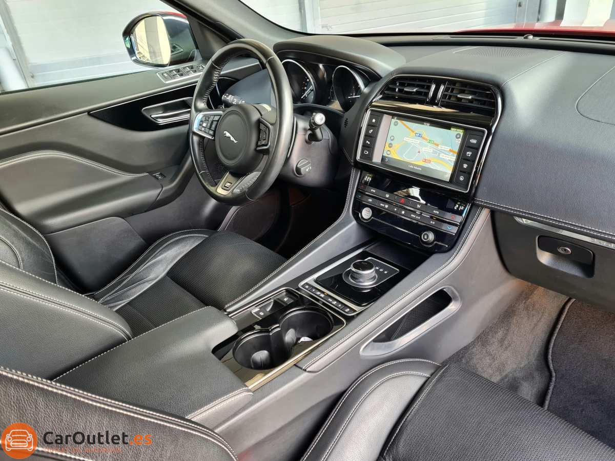 21 - Jaguar F-Pace 2016 - AUTO