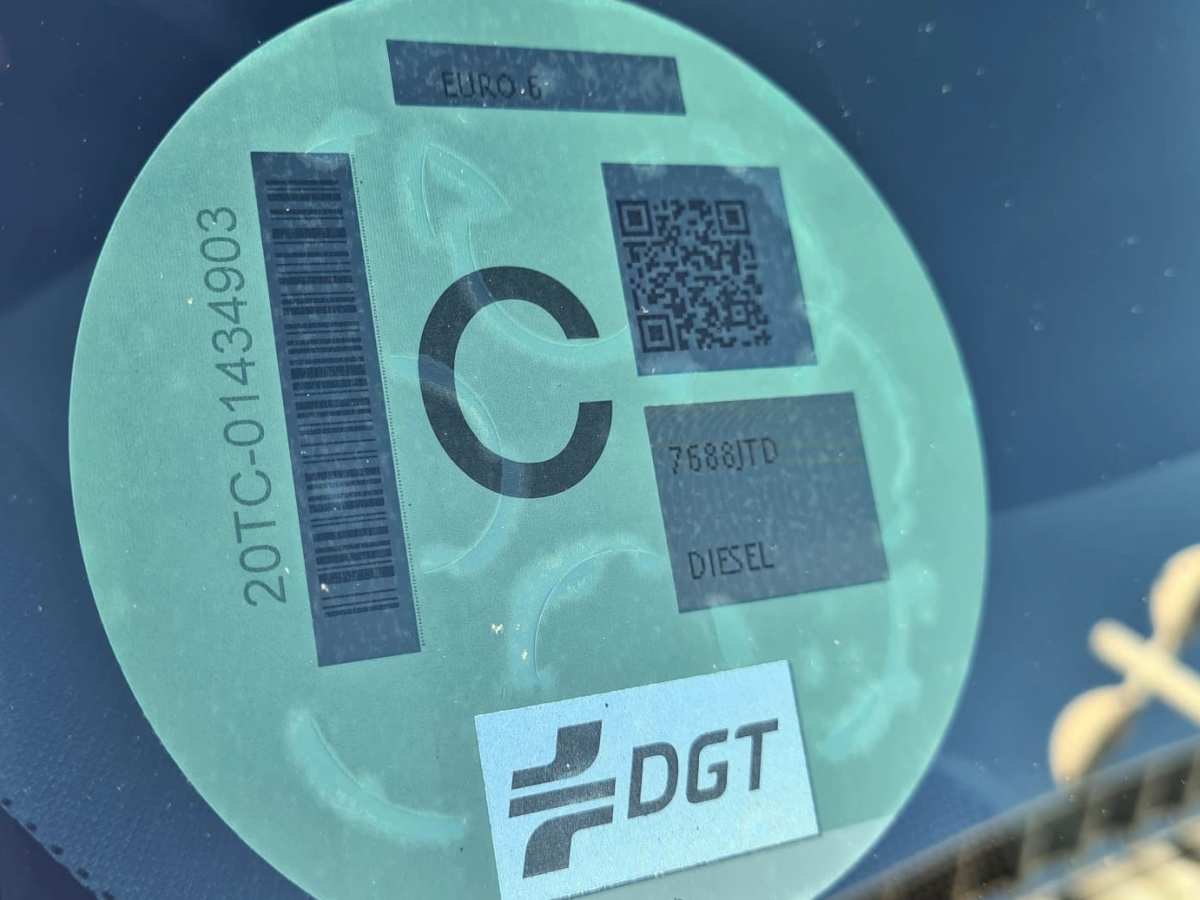 31 - Jaguar F-Pace 2016 - AUTO