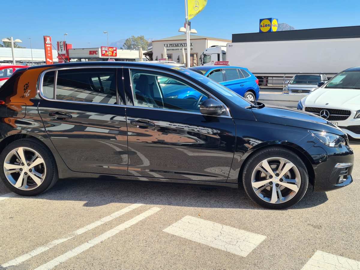 7 - Peugeot 308 2019