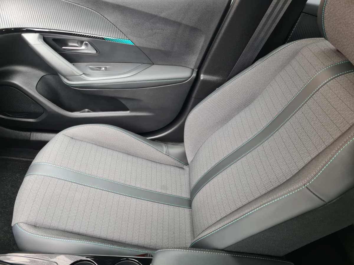 10 - Peugeot 2008 2023 - AUTO