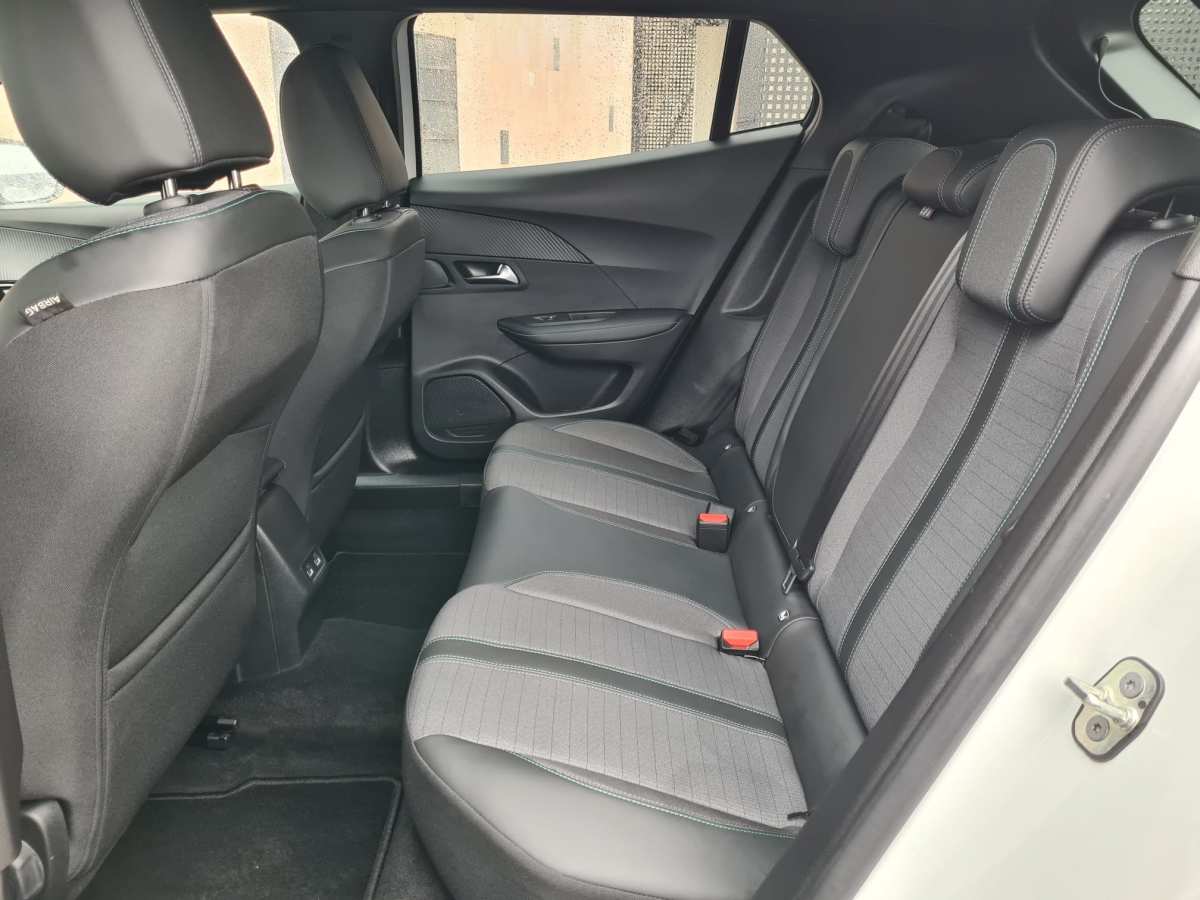 11 - Peugeot 2008 2023 - AUTO