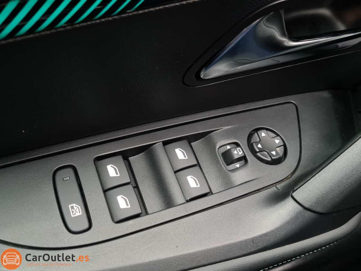 28 - Peugeot 2008 2023 - AUTO