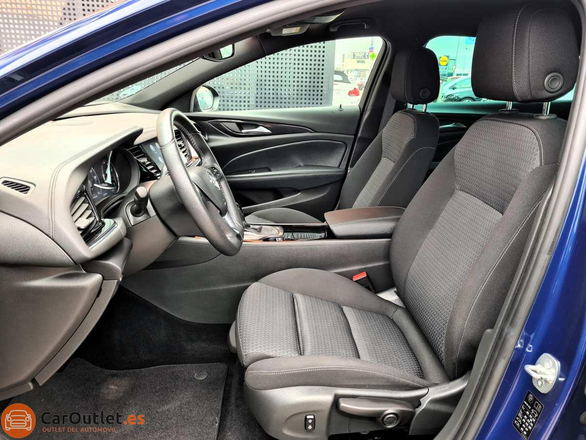 8 - Opel Insignia 2021 - AUTO