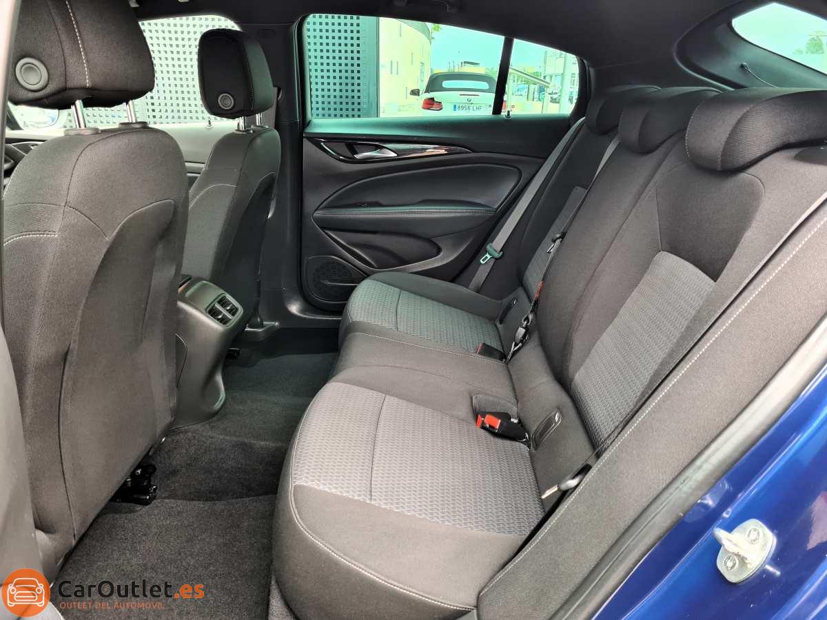 9 - Opel Insignia 2021 - AUTO