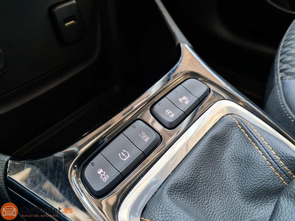 28 - Opel Crossland X 2018