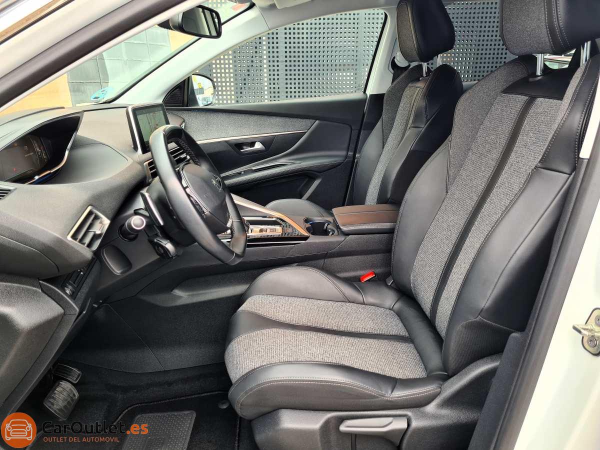 9 - Peugeot 3008 2019 - AUTO