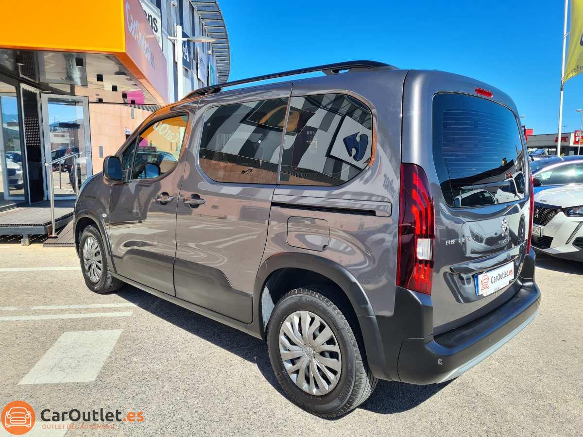 8 - Peugeot RIFTER 2023