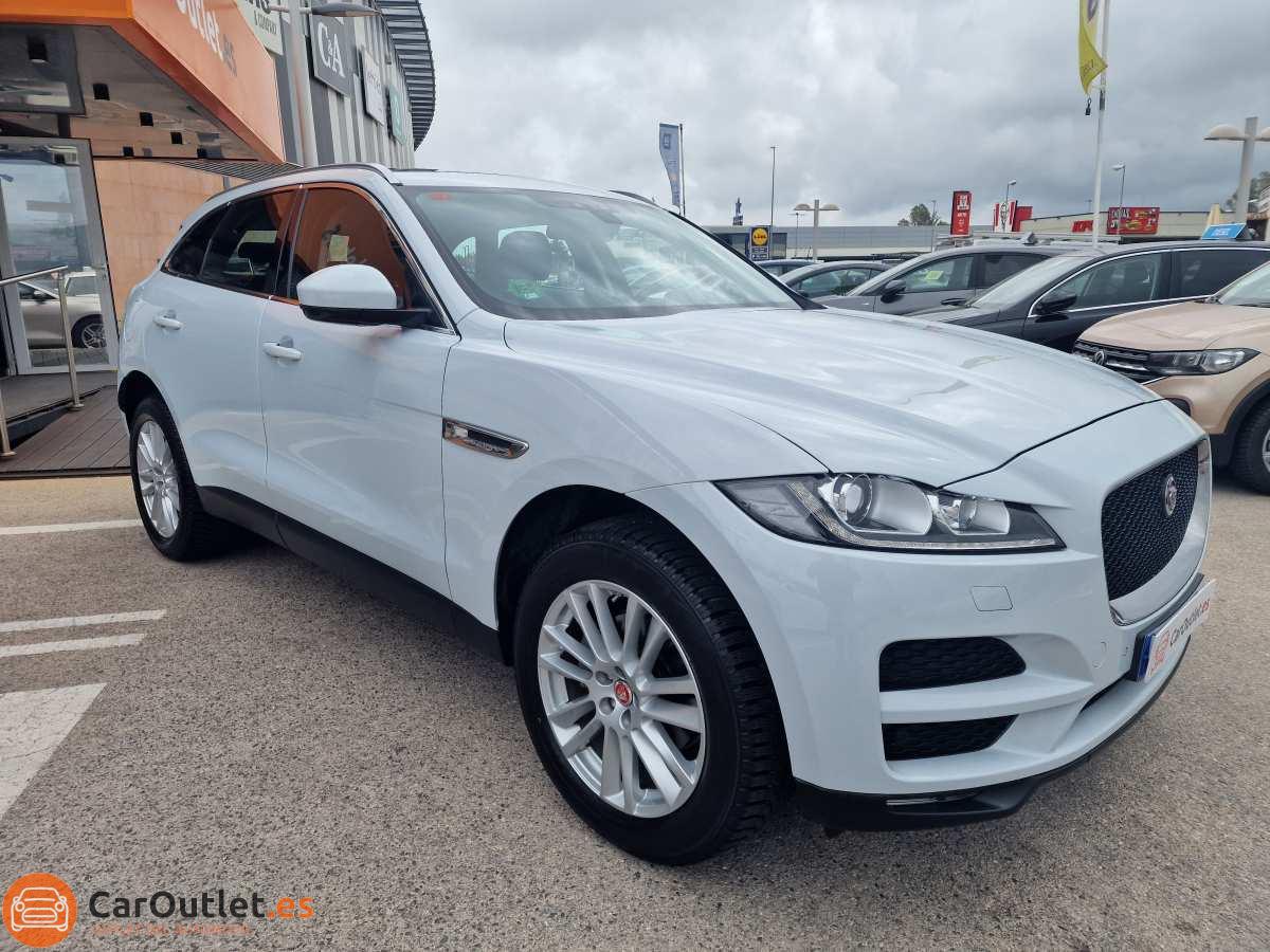 2 - Jaguar F-Pace 2017 - AUTO