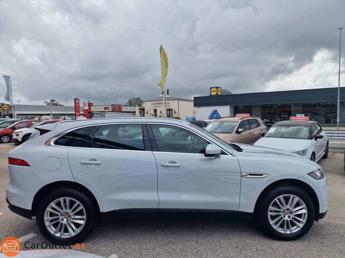 3 - Jaguar F-Pace 2017 - AUTO