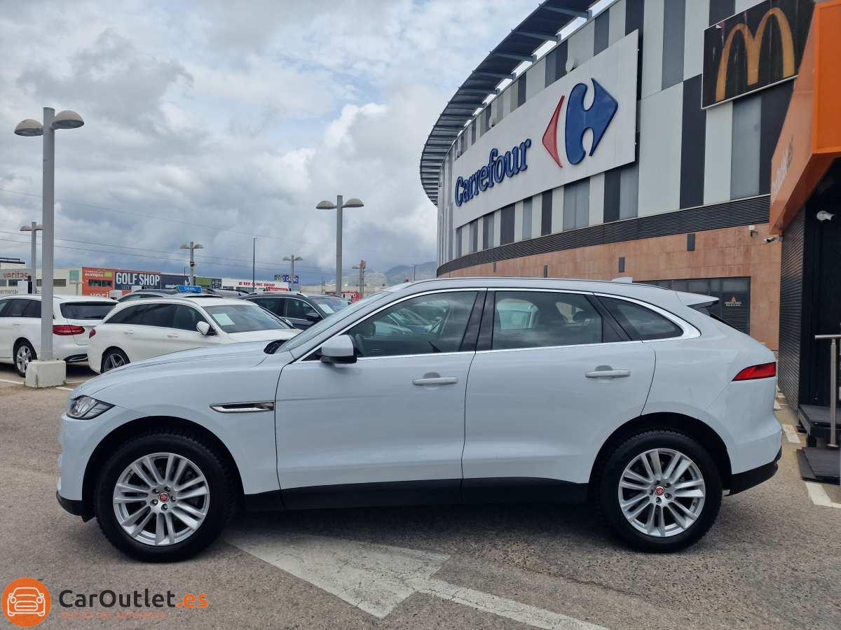 4 - Jaguar F-Pace 2017 - AUTO