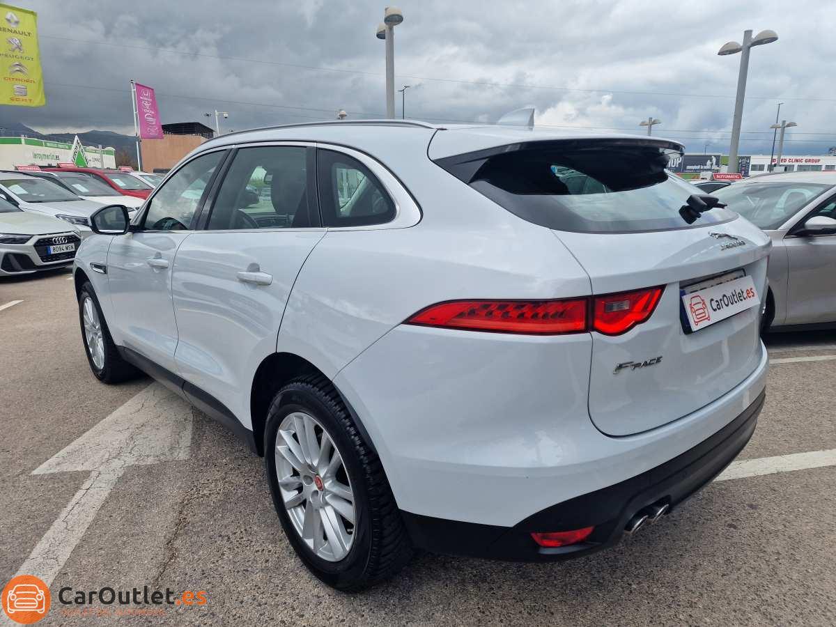5 - Jaguar F-Pace 2017 - AUTO