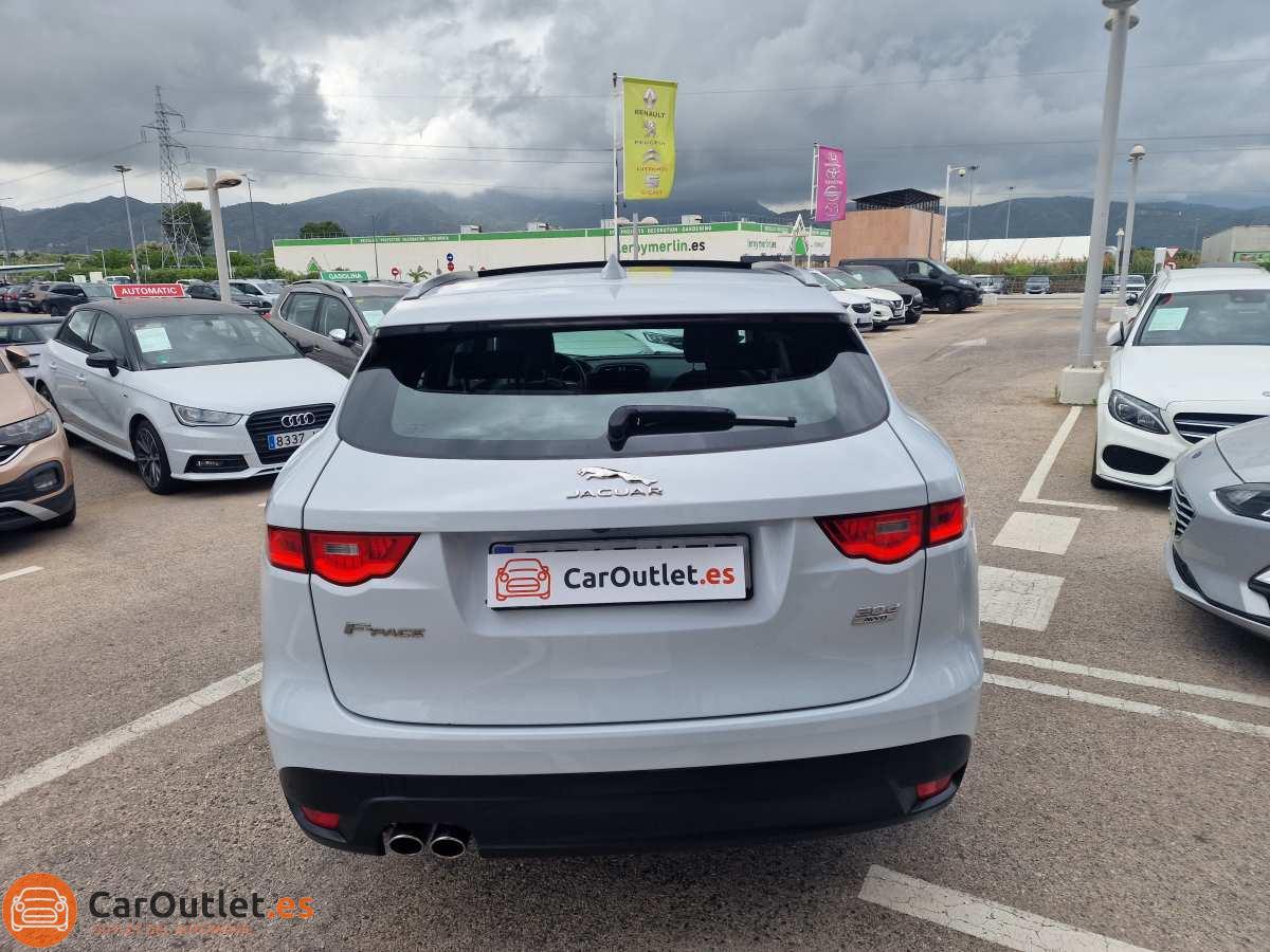 6 - Jaguar F-Pace 2017 - AUTO