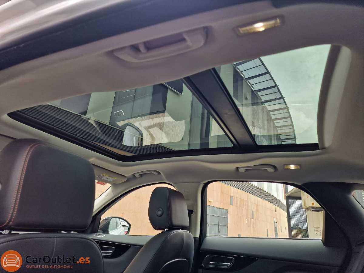 11 - Jaguar F-Pace 2017 - AUTO