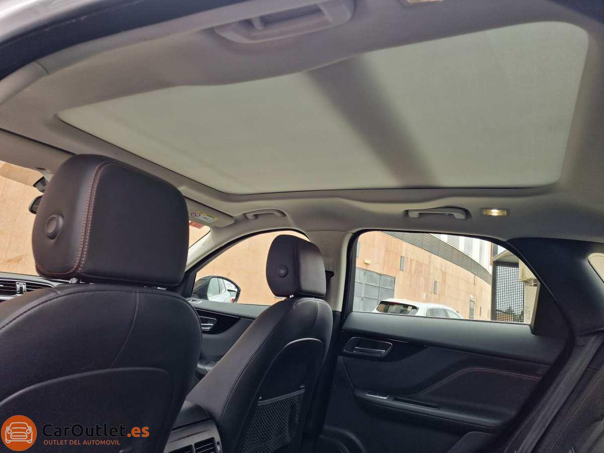 12 - Jaguar F-Pace 2017 - AUTO