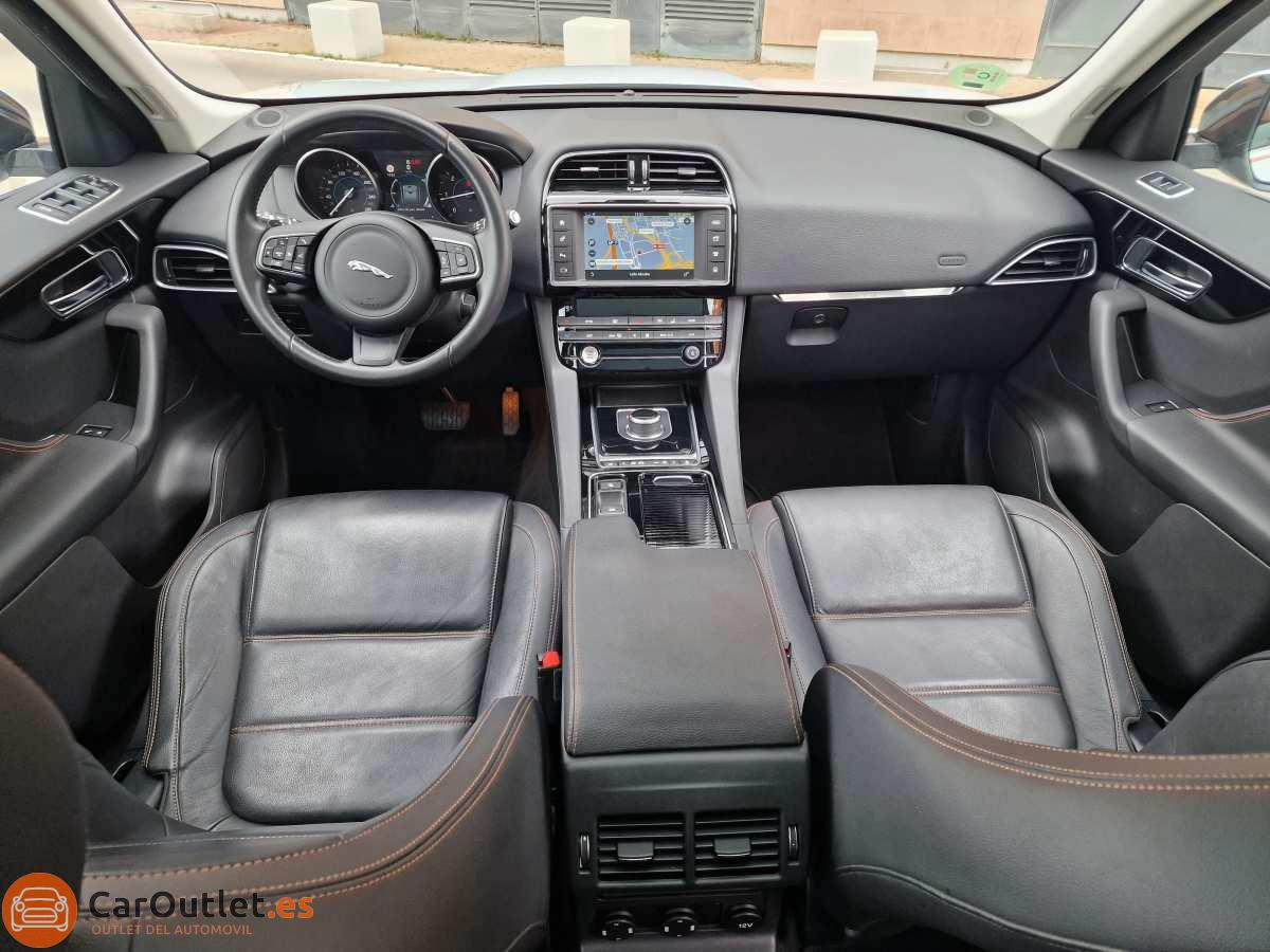 15 - Jaguar F-Pace 2017 - AUTO