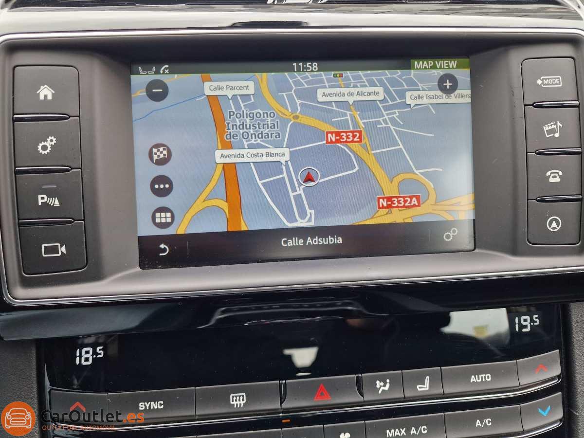 23 - Jaguar F-Pace 2017 - AUTO