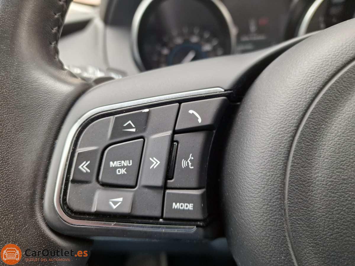 26 - Jaguar F-Pace 2017 - AUTO