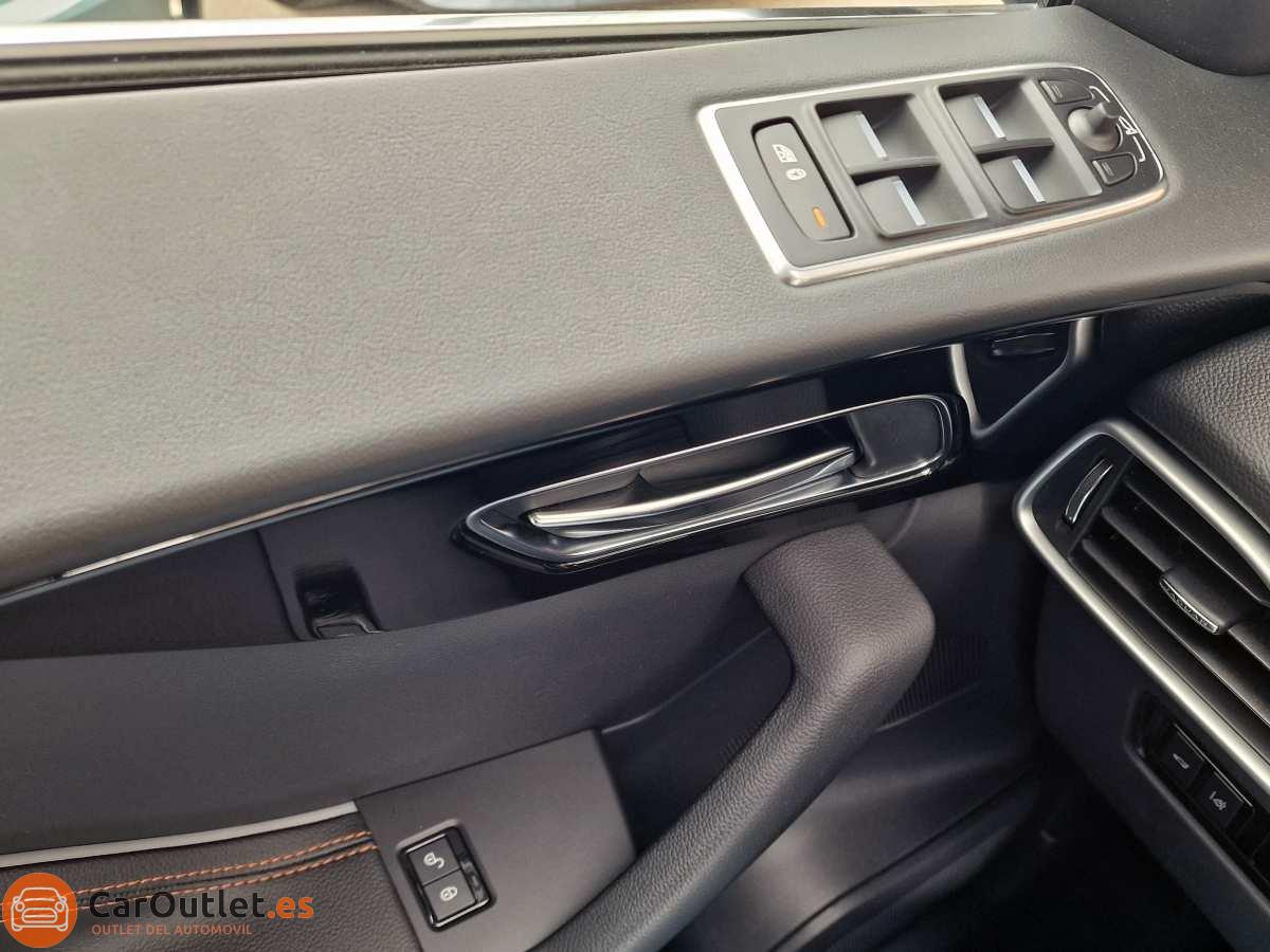 31 - Jaguar F-Pace 2017 - AUTO