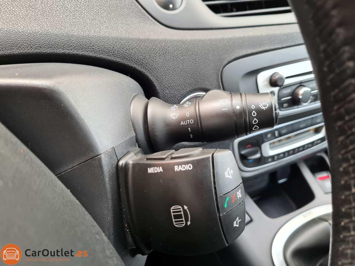 16 - Renault Scenic 2013 - AUTO