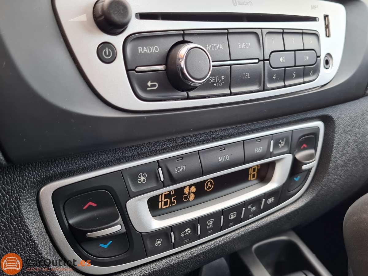22 - Renault Scenic 2013 - AUTO