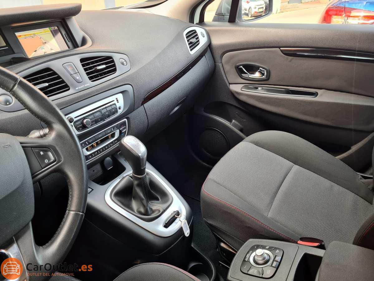 24 - Renault Scenic 2013 - AUTO