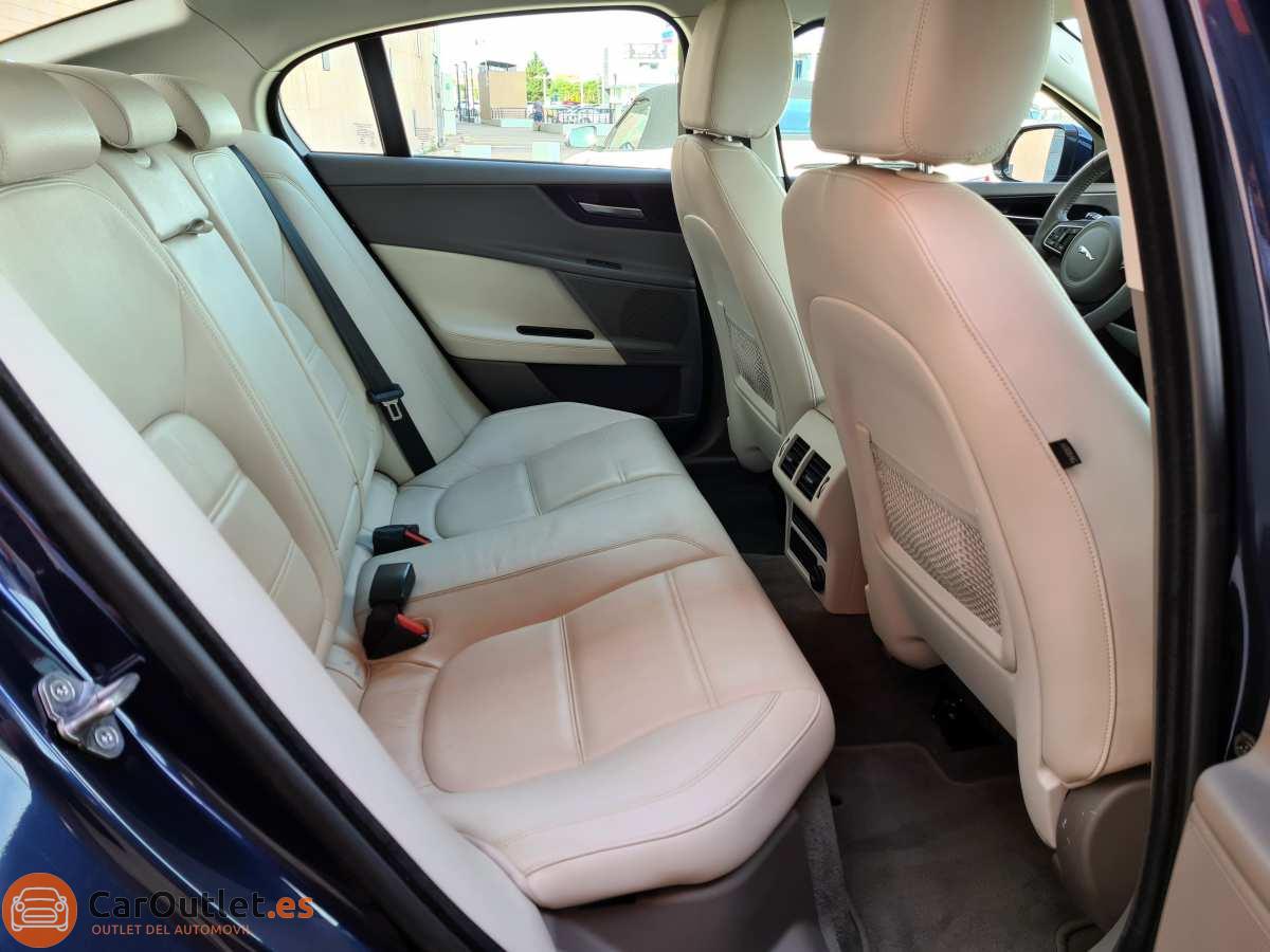 10 - Jaguar XE 2015 - AUTO