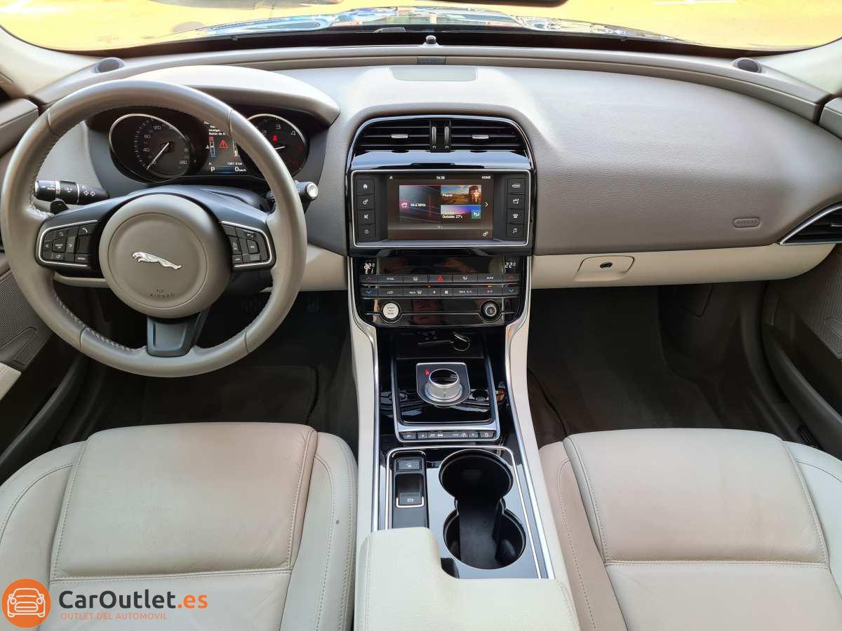 13 - Jaguar XE 2015 - AUTO