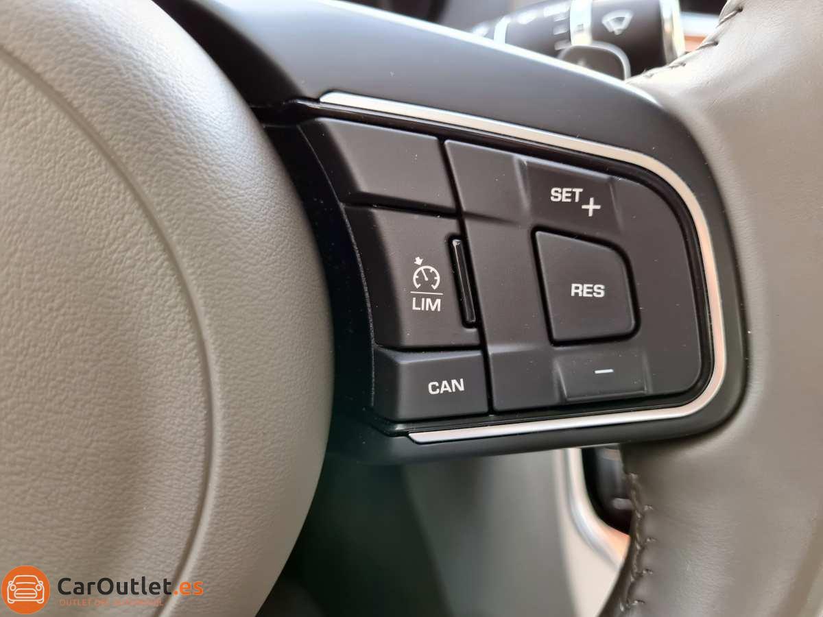 16 - Jaguar XE 2015 - AUTO