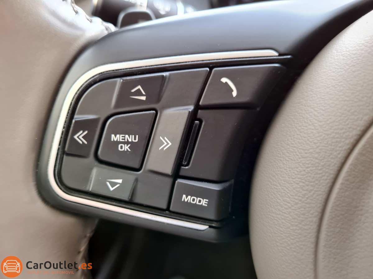18 - Jaguar XE 2015 - AUTO
