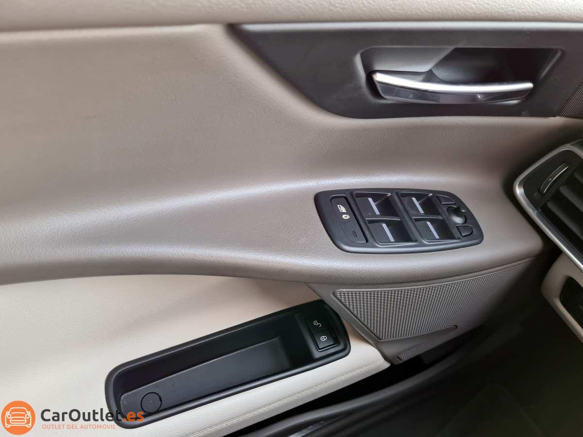 21 - Jaguar XE 2015 - AUTO