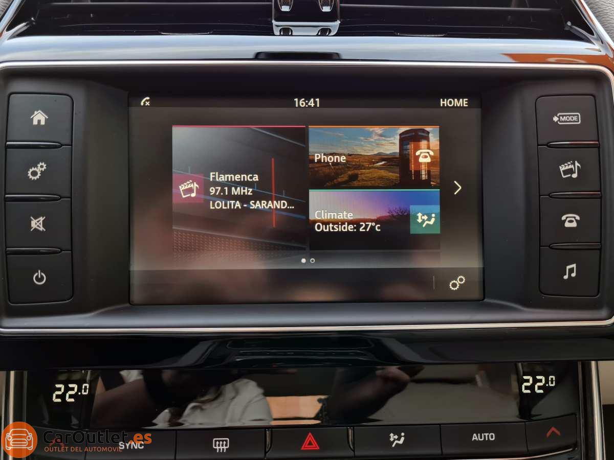22 - Jaguar XE 2015 - AUTO