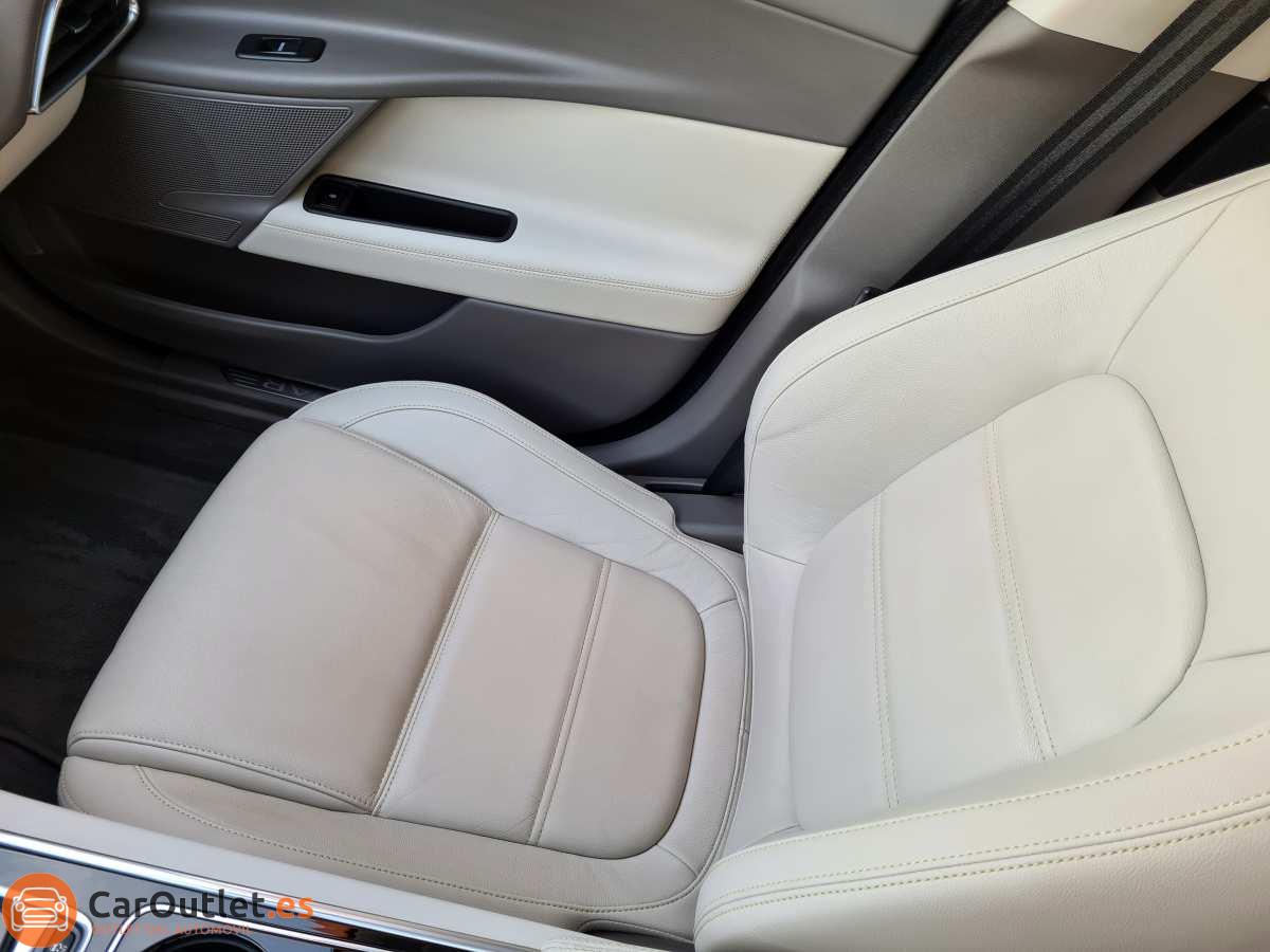 24 - Jaguar XE 2015 - AUTO