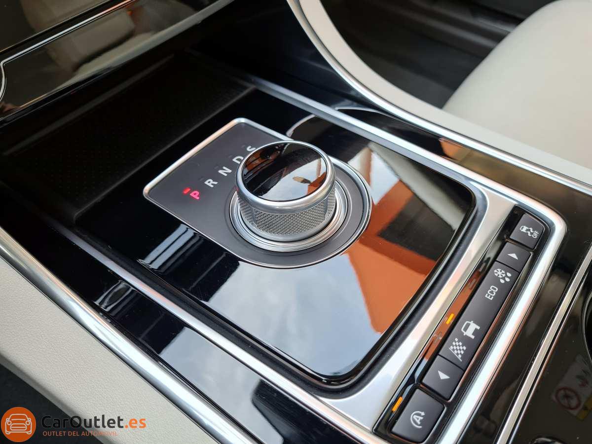25 - Jaguar XE 2015 - AUTO