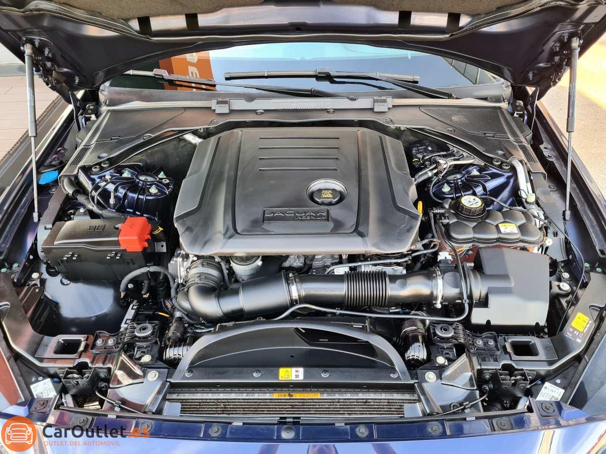 26 - Jaguar XE 2015 - AUTO