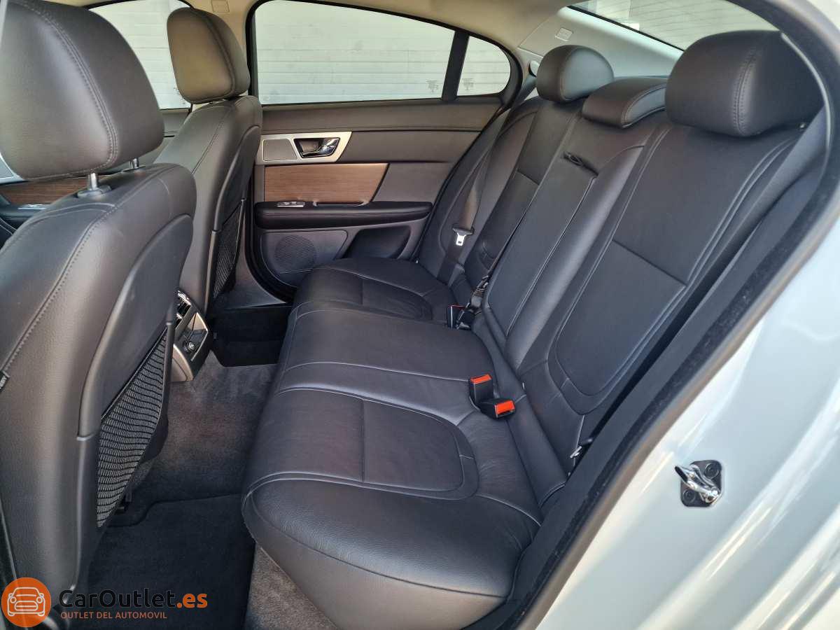 10 - Jaguar XF 2014 - AUTO
