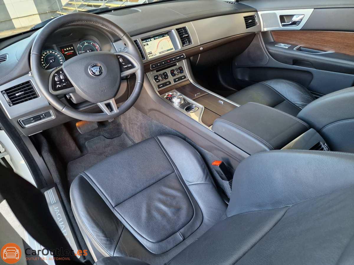 13 - Jaguar XF 2014 - AUTO