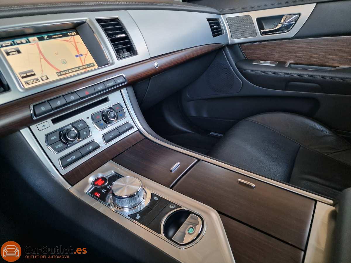 21 - Jaguar XF 2014 - AUTO