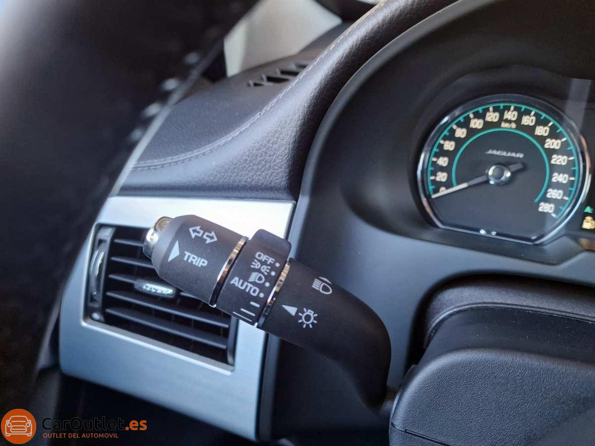 24 - Jaguar XF 2014 - AUTO